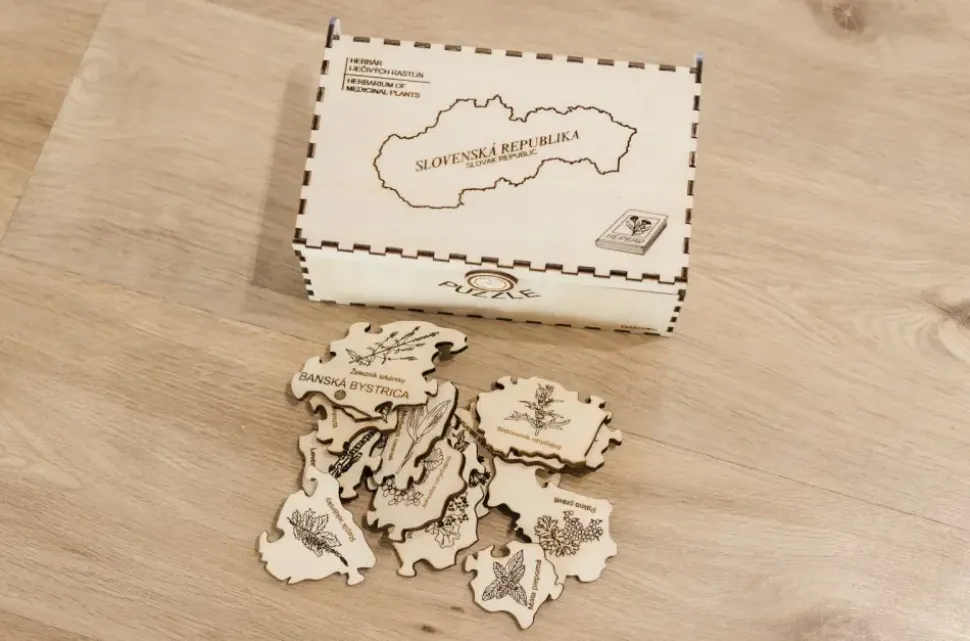 Puzzle Herbár lie膷ivých rastlín drevené quebra-cabeça em krabi膷ke